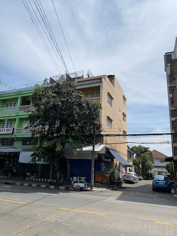 ขายตึกแถว 4.5 ชั้น ห้องมุม ย่านลาดพร้าววังหิน ซ.36 ทำเลดีใกล้แหล่งที่อยู่อาศัย ติดถนนใหญ่ เดินทางสะดวก เหมาะกับการค้าขาย