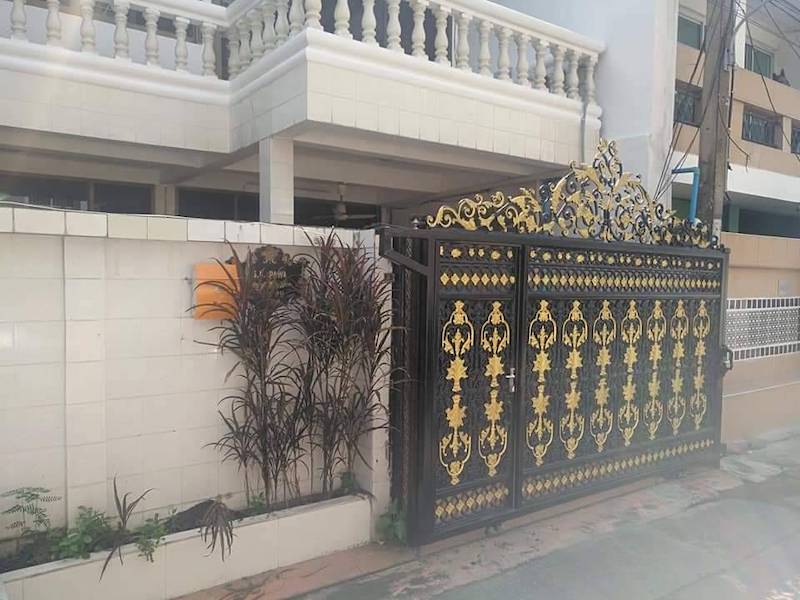 BH2058 ให้เช่าบ้านทาวน์เฮ้าส์ 2ชั้น สุขุมวิทซอย26 ในซอยโรงแรมโฟร์วิงส์ เหมาะกับพักอาศัย หรือhome ออฟฟิศ