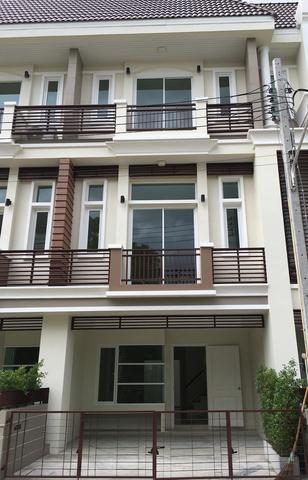 BH2145 ให้เช่า ทาวน์โฮม 3ชั้น โครงการพรีเมียมเพลส9 ซอยสุคนธสวัสดิ์ 27