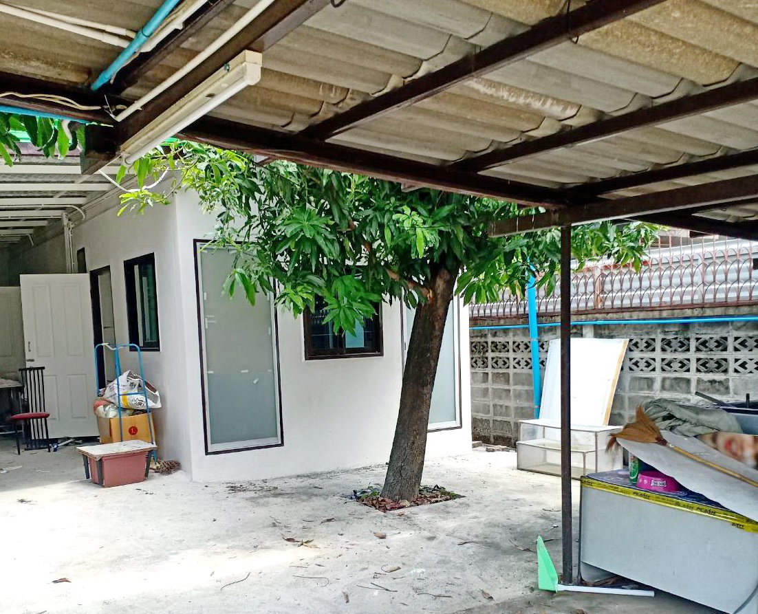 Land for sale, 280 SQM, Din Daeng, BKK., plus a one-storey house.