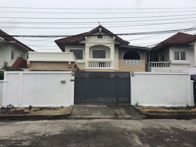 ให้เช่าบ้านเดี่ยว 2 ชั้น 60 ตรว. 4 ห้องนอน หมู่บ้านโกลเด้นเพลส วัชรพล สุขาภิบาล 5 ใกล้ห้าแยกวัชรพล บ้านเปล่าไม่มีเฟอร์ 