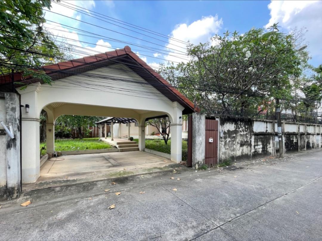 ขาย บ้านเดี่ยว ชั้นเดียว  สุขุมวิท 101 ปุณณวิถี 2 ห้องนอน 2 ห้องน้ำ 2 walk-in closets ขนาดที่ดิน 192 ตารางวา  ใกล้ BTS ปุณณวิถี 
