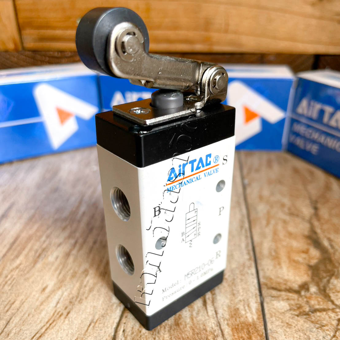 วาล์วควบคุมทิศทาง แบบกลไล AIRTAC M5 Series