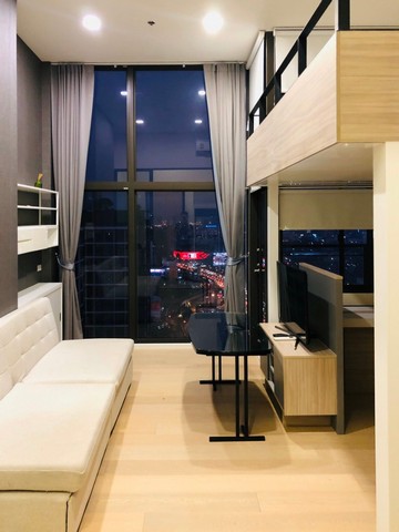 ลดพิเศษ !!! ให้เช่าคอนโด ชีวาทัย เรสซิเดนซ์ อโศก (Chewathai Residence Asoke) ห้อง Duplex ใกล้รถไฟฟ้า MRT พระราม 9 ตกแต่งสวย พร้อมอยู่