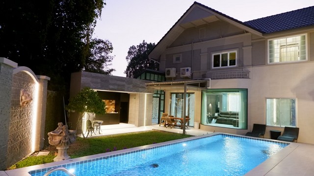 บ้านกุลพันธ์ 9 Pool Villa ทันสมัย สไตล์คลาสสิค เหมาะแก่การครอบครองสุดๆ ในราคาสุดพิเศษ ราคา 13.9 ล้านบาท สวยเหมาะกับทกเพศทุกวัย 
