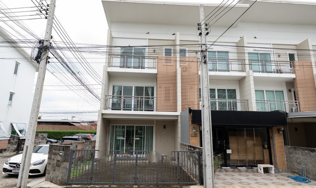 ขายทาวน์เฮ้าส์  หมู่บ้านอยู่เย็นดีลักซ์ ทาวน์ กรุงเทพมหานคร (PKK03-04544)