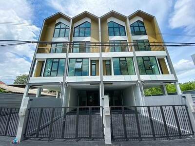 WW217 ขาย โฮมออฟฟิศ 4 ชั้น หมู่บ้านสเปซ โฮมออฟฟิศ พร้อมอยู่ ซอยวชิรธรรมสาธิต60