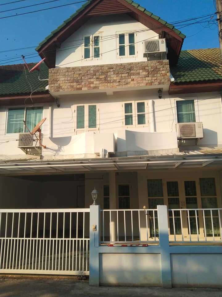 ขายทาวน์เฮ้าส์ 3ชั้น 4 ห้องนอน  พร้อมเฟอร์นิเจอร์ ใกล้ตลาดสามแยก สันทราย เชียงใหม่ ZCM007