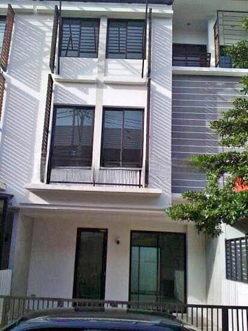 ให้เช่าทาวน์โฮม3 ชั้นย่านเกษตรนวมินทร์  รามอินทรา หมู่บ้านอารียา โมวา (Areeya Mova) 
