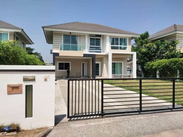 บ้านหลังใหญ่ ทำเลดี  ขายพร้อมผู้เช่ารับรายได้ทุกเดือน  ขาย 5.5 ล้าน 