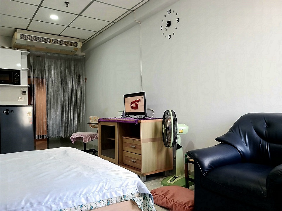 ให้เช่าห้องพักหรู (สตูดิโอ) ที่ริมหาดจอมเทียนคอนโดมิเนียมติดทะเล หาดจอมเทียน พัทยา เฟอร์ครบ