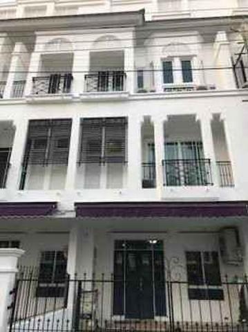 ขายทาวน์โฮม 3 ชั้น สุขุมวิท 62 บางจาก โครงการลีออง สุขมวิท 62 พื้นที่​ใช้สอย​ 218 ตรม. 4 ห้องนอน 4 ห้องน้ำ ใกล้BTSบางจาก 