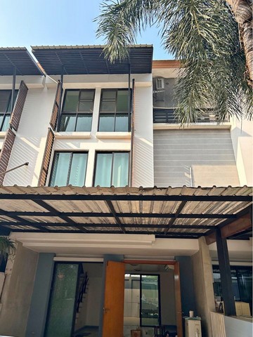 ขายหรือให้เช่าทาวน์โฮม ย่านลาดปลาเค้า3ชั้น 25 ตร.ว. 3ห้องนอน3ห้องน้ำ  โครงการอารียาโมวา ลาดปลาเค้า