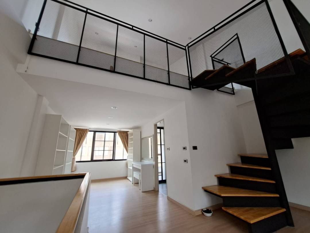ให้เช่าบ้านใหม่ทั้งหลัง 3 ชั้น ครึ่งสไตล์ Loft Modern เพดานสูง พร้อมเฟอร์ 3 นอน 3 น้ำ บนถนนแจ้งวัฒนะ ใกล้รร. นานาชาติ ใกล้บีทีเอส สามัคคี สายชมพู