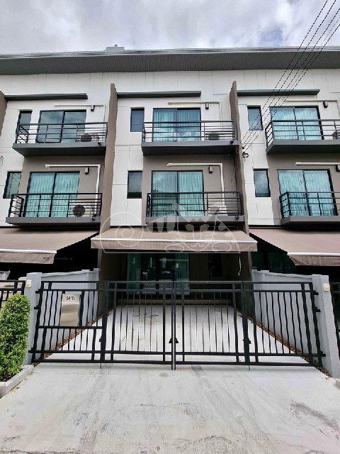 ให้เช่าทาวน์โฮม บ้านกลางเมือง รามอินทรา 3ชั้น 3ห้องนอน 3ห้องน้ำ 2ที่จอดรถ