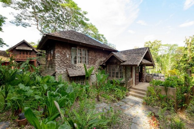 ขายบ้านสไตล์ล้านนาคลาสสิค  ใกล้โรงแรมโฟร์ซีซั่น  1 ไร่  11 ล้านเท่านั้น