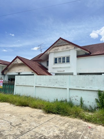 ขายบ้านเดี่ยวสองชั้นบ้านหลังหัวมุมอยู่หมู่บ้านมณฑลทิพย์โครงการติดถนนใหญ่พุทธมณฑลสาย 4 