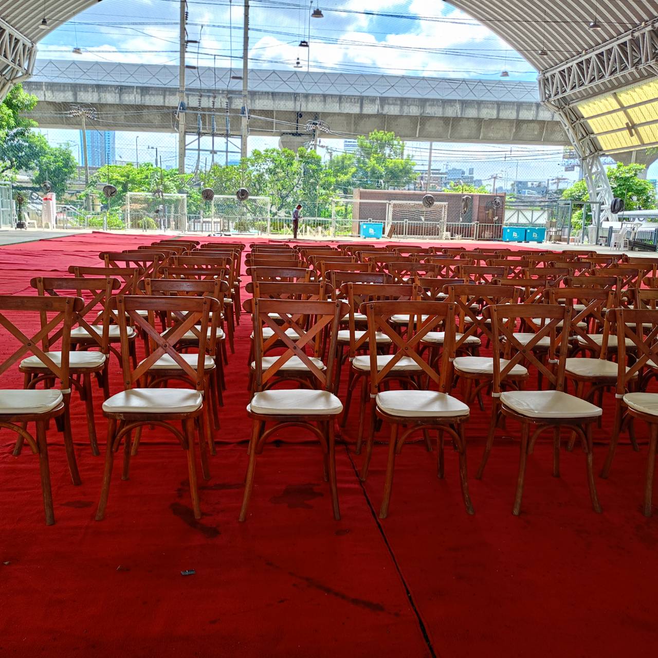 เช่าเต็นท์ เช่าเก้าอี้ชิวารี เช่าเก้าอี้ เช่าโต๊ะ เช่าพัดลม