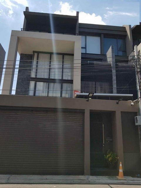 บ้านให้เช่า ทาวน์โฮม 4ชั้น โครงการ Atria Aree ซอยอินทามะระ 17 ถนนสุทธิสารวินิจฉัย