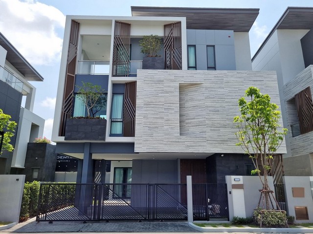 [0414]ให้เช่า วิลล่าหรู โครงการใหม่ Super luxury ฝั่งตรงข้ามเป็น Clubhouse  หน้าบ้านเป็นวิวสระว่ายน้ำ เนื้อที่ 62ตร.วา 4 ห้องนอน 5 ห้องน้ำ