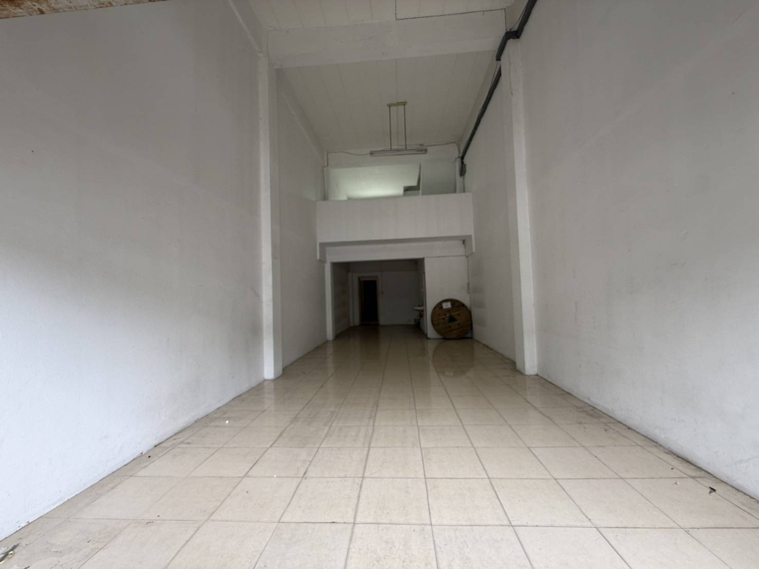 ให้เช่าตึก 3.5 ชั้น ถนนเลียบใต้ทางด่วน, โลตัสพระราม2 Line ID@757zwvfy